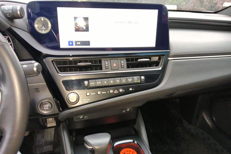 Used Lexus ES 2023 260 Excellence Edition Audio And AC Panel