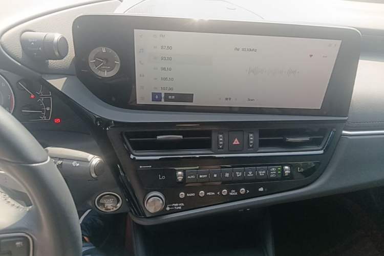 Used Lexus ES 2023 200 Excellence Edition Audio And AC Panel