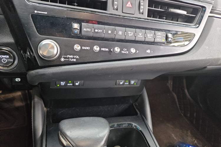 Used Lexus ES 2023 260 Excellence Edition Audio And AC Panel