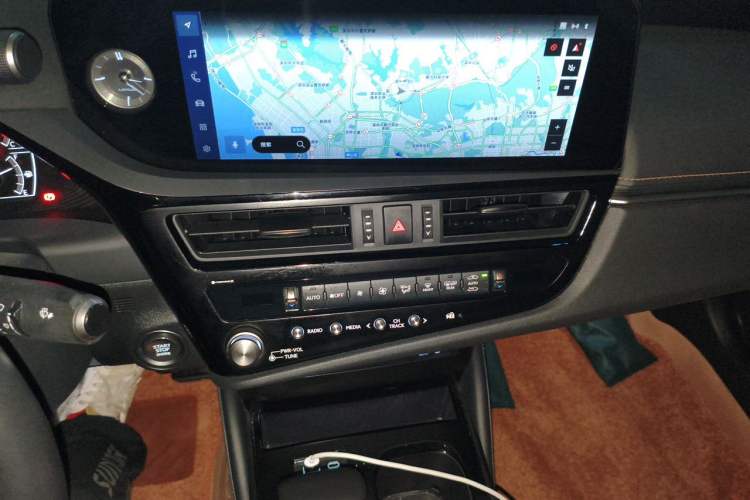 Used Lexus ES 2023 200 Excellence Edition Audio And AC Panel