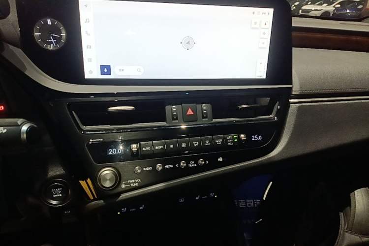 Used Lexus ES 2023 200 Luxury Edition Audio And AC Panel