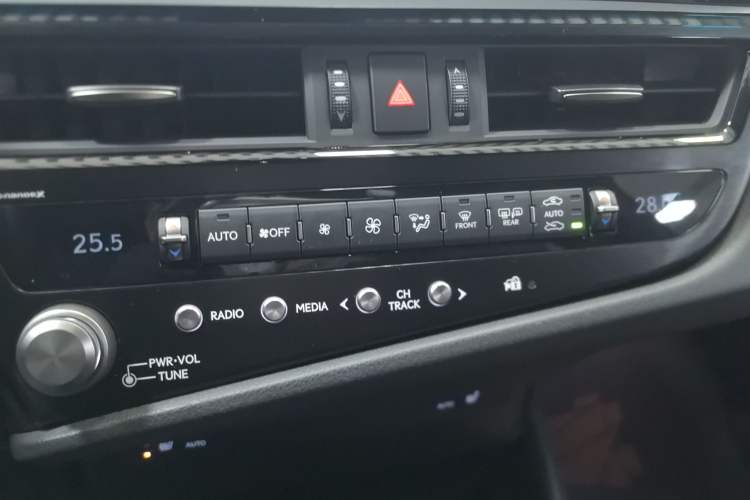 Used Lexus ES 2023 200 Excellence Edition Audio And AC Panel
