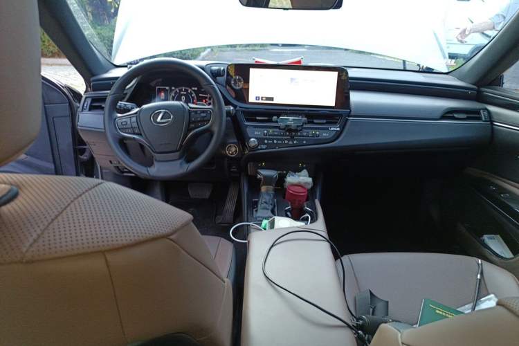 Used Lexus ES 2023 200 Excellence Edition Center Console