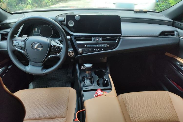 Used Lexus ES 2023 200 Excellence Edition Center Console