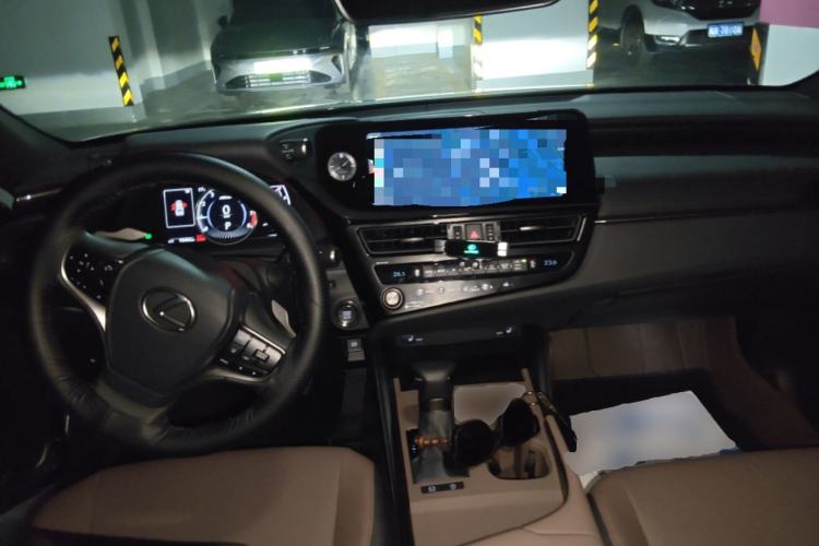Used Lexus ES 2023 200 Excellence Edition Center Console