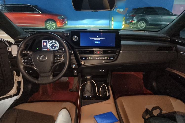 Used Lexus ES 2023 200 Excellence Edition Center Console
