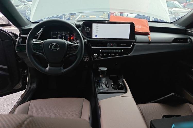 Used Lexus ES 2023 200 Excellence Edition Center Console