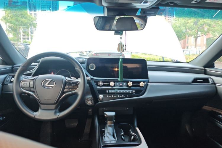 Used Lexus ES 2023 200 Excellence Edition Center Console