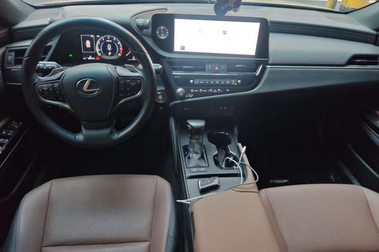 Used Lexus ES 2023 200 Excellence Edition Center Console