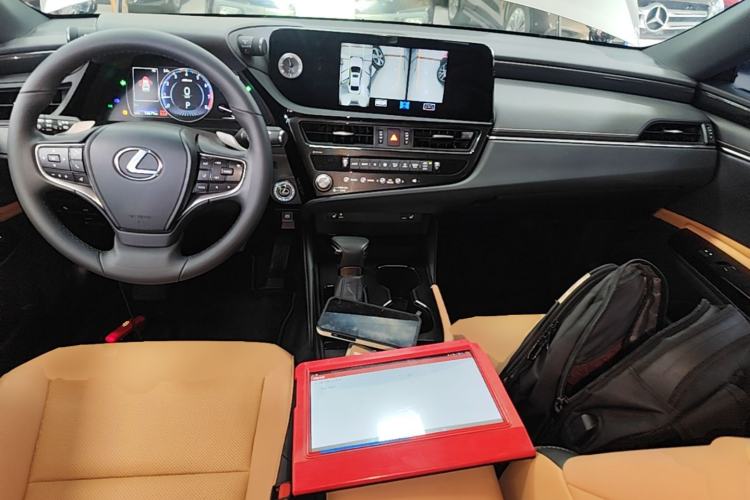 Used Lexus ES 2023 200 Excellence Edition Center Console
