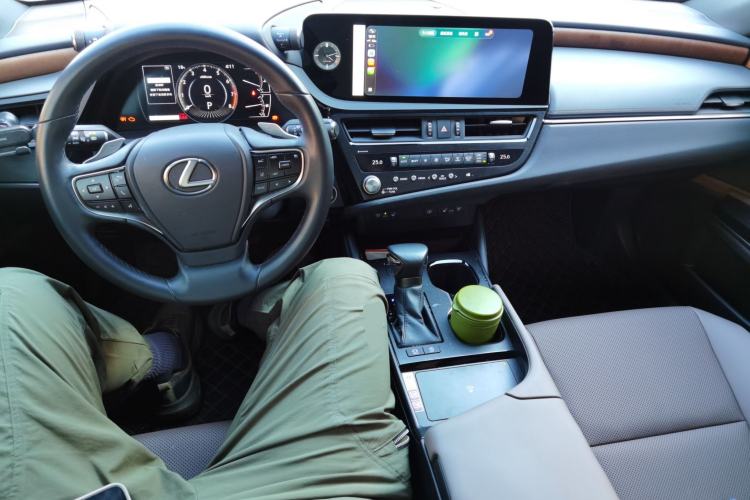 Used Lexus ES 2023 200 Luxury Edition Center Console