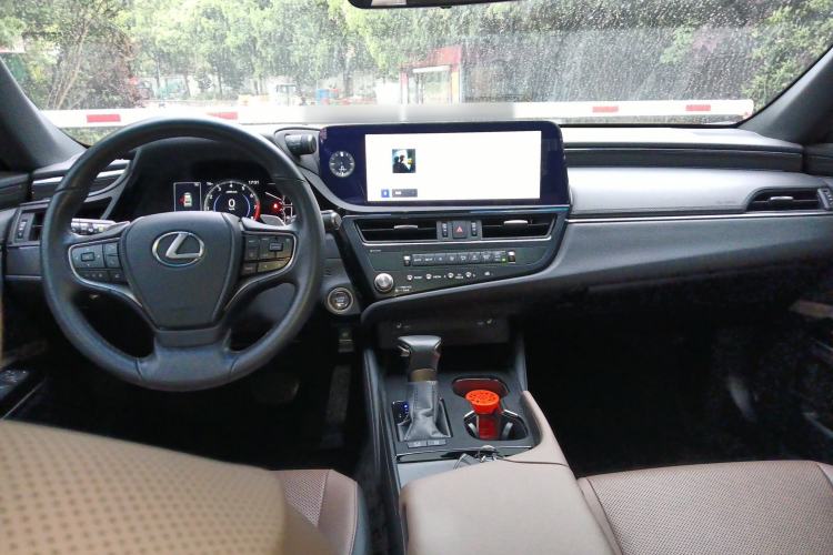 Used Lexus ES 2023 260 Excellence Edition Center Console