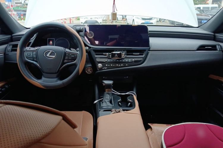Used Lexus ES 2023 200 Excellence Edition Center Console