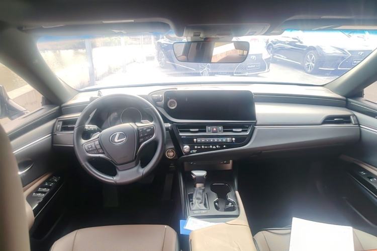 Used Lexus ES 2023 200 Excellence Edition Center Console