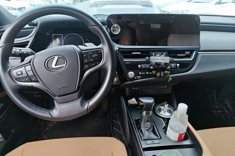 Used Lexus ES 2023 200 Excellence Edition Center Console