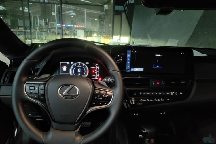 Used Lexus ES 2023 200 Excellence Edition Center Console