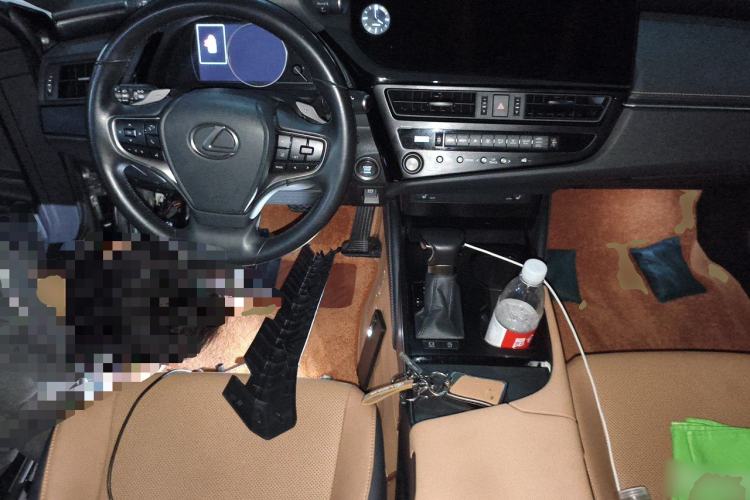 Used Lexus ES 2023 200 Excellence Edition Center Console