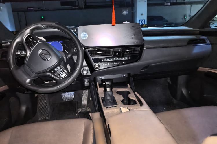 Used Lexus ES 2023 200 Excellence Edition Center Console
