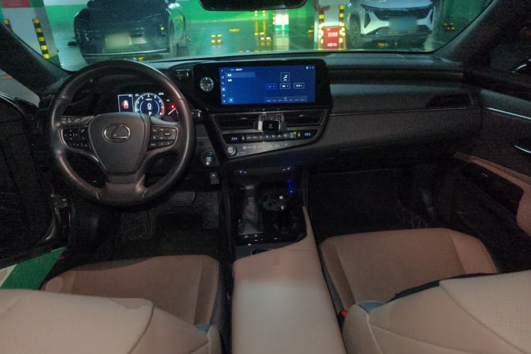 Used Lexus ES 2023 200 Excellence Edition Center Console