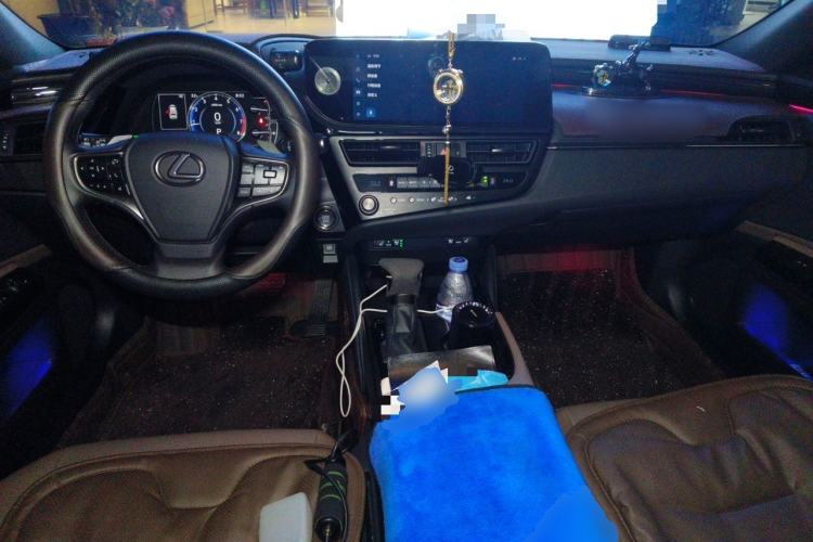 Used Lexus ES 2023 200 Excellence Edition Center Console