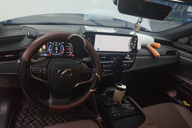 Used Lexus ES 2023 200 Excellence Edition Center Console