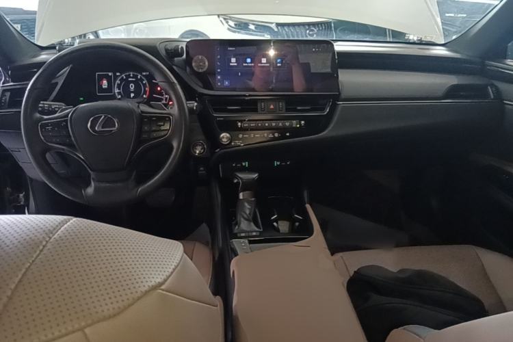 Used Lexus ES 2023 200 Excellence Edition Center Console