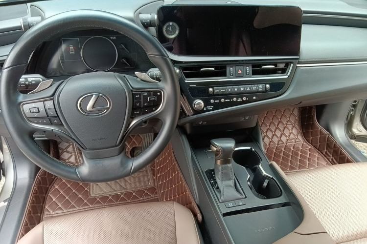 Used Lexus ES 2023 200 Excellence Edition Center Console