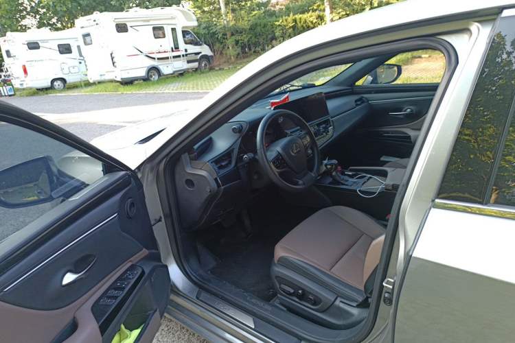 Used Lexus ES 2023 200 Excellence Edition Driver Seat