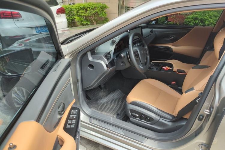 Used Lexus ES 2023 200 Excellence Edition Driver Seat
