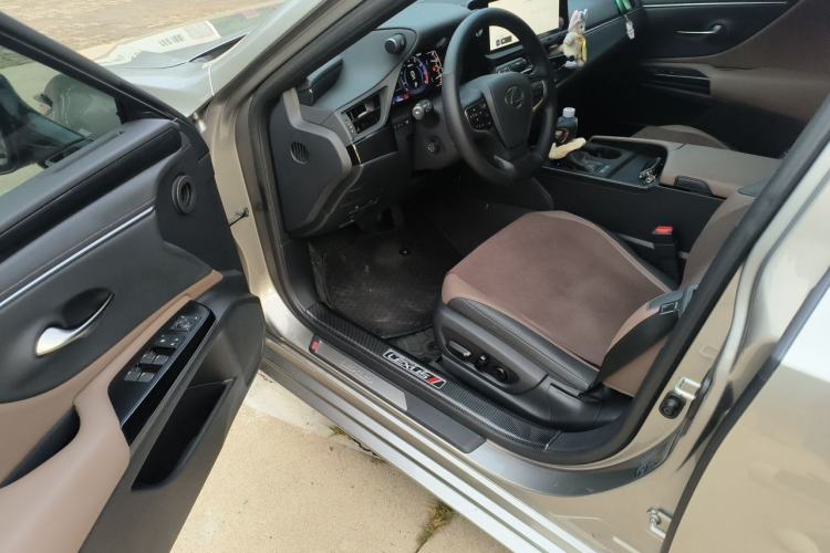 Used Lexus ES 2023 200 Excellence Edition Driver Seat