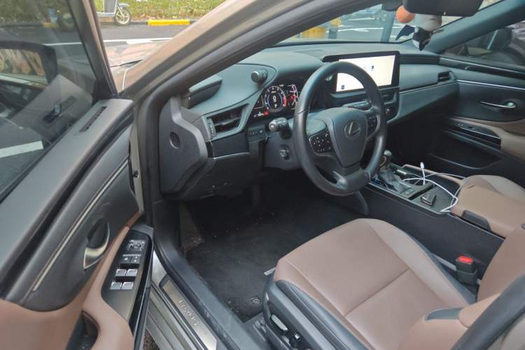 Used Lexus ES 2023 200 Excellence Edition Driver Seat