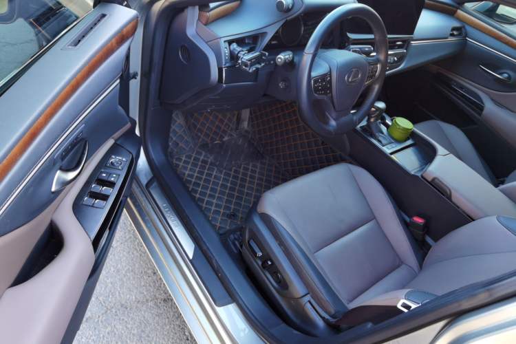 Used Lexus ES 2023 200 Luxury Edition Driver Seat