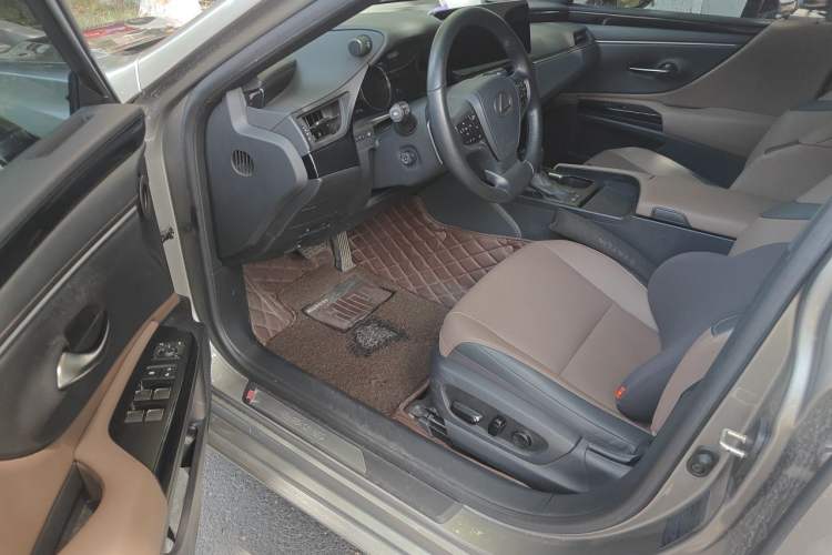 Used Lexus ES 2023 200 Luxury Edition Driver Seat