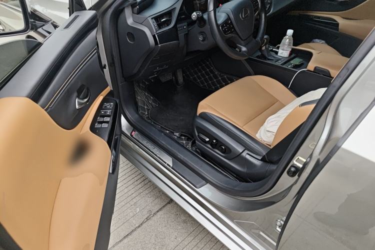 Used Lexus ES 2023 200 Excellence Edition Driver Seat