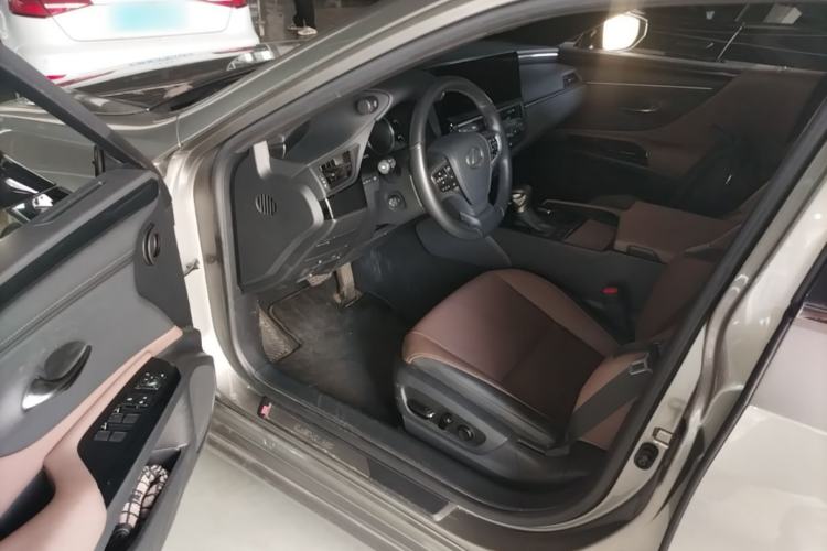 Used Lexus ES 2023 200 Excellence Edition Driver Seat
