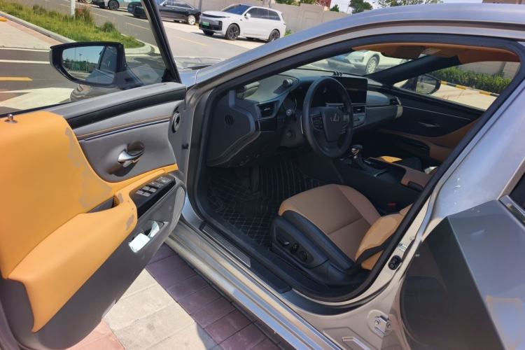 Used Lexus ES 2023 200 Excellence Edition Driver Seat