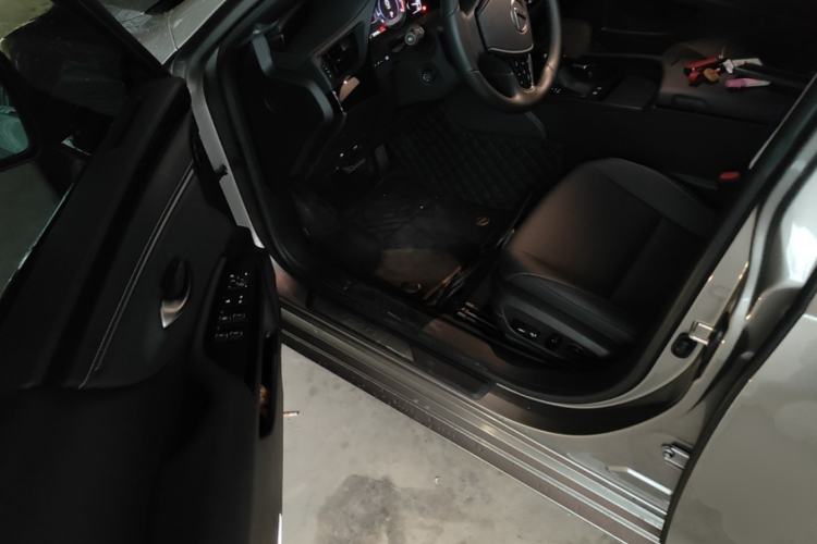 Used Lexus ES 2023 200 Excellence Edition Driver Seat