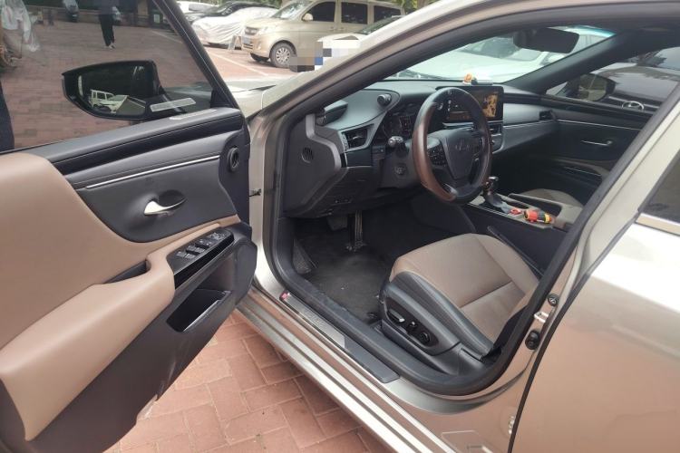 Used Lexus ES 2023 200 Excellence Edition Driver Seat