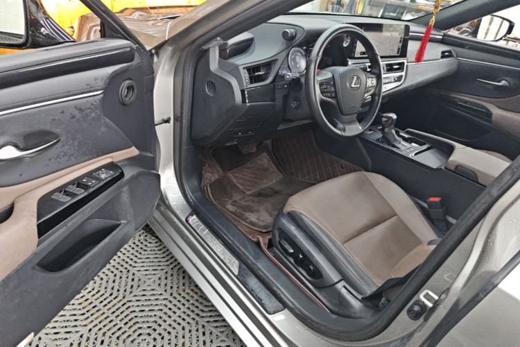 Used Lexus ES 2023 260 Excellence Edition Driver Seat