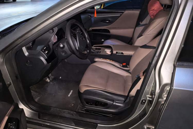 Used Lexus ES 2023 200 Excellence Edition Driver Seat