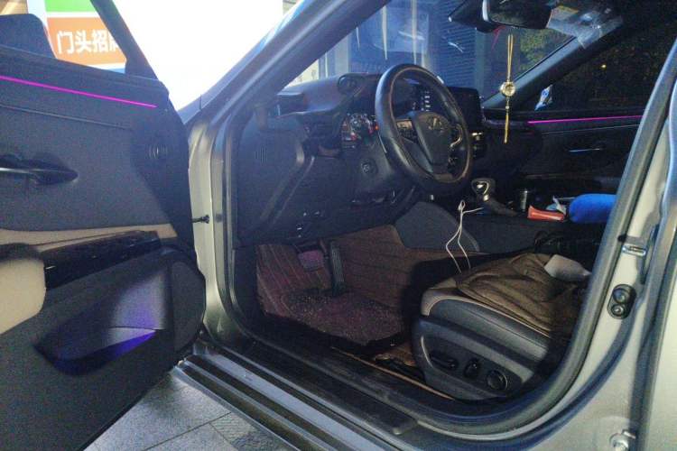 Used Lexus ES 2023 200 Excellence Edition Driver Seat