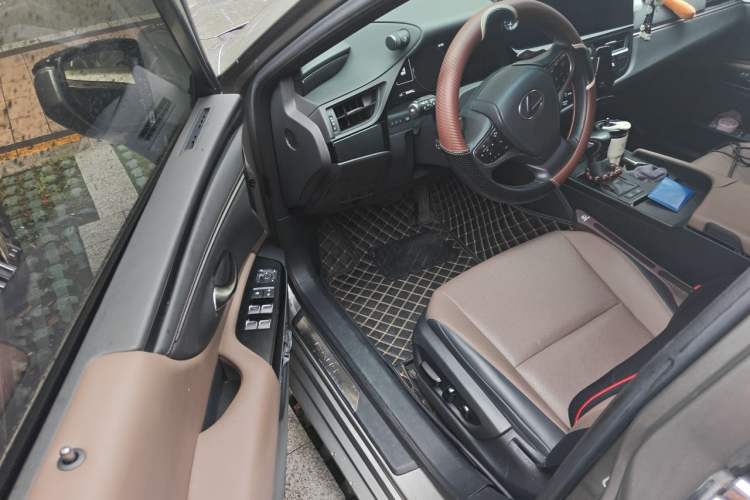 Used Lexus ES 2023 200 Excellence Edition Driver Seat