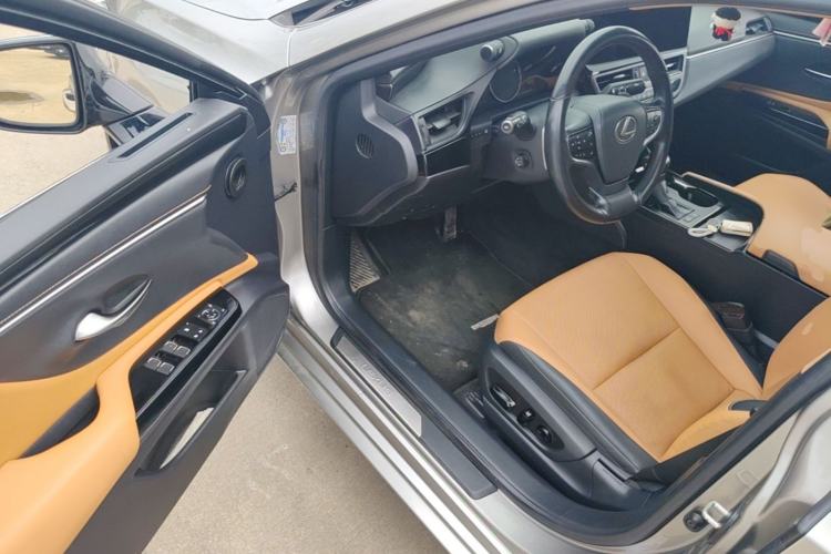 Used Lexus ES 2023 200 Excellence Edition Driver Seat