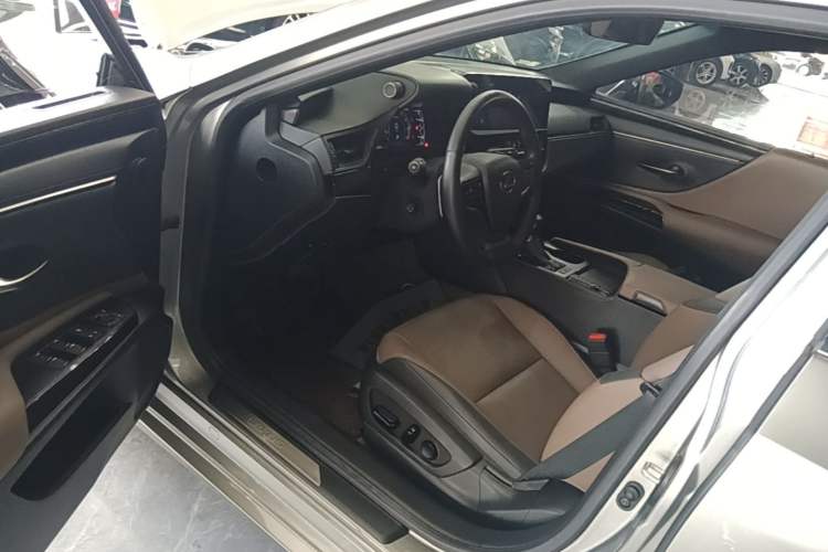 Used Lexus ES 2023 200 Excellence Edition Driver Seat