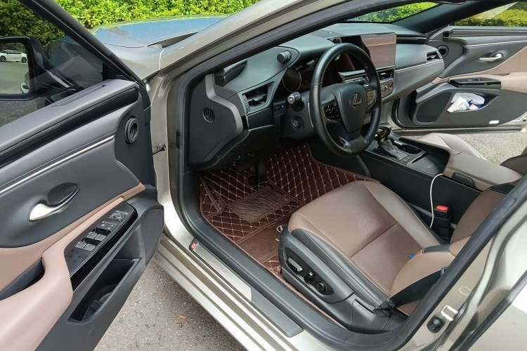 Used Lexus ES 2023 200 Excellence Edition Driver Seat