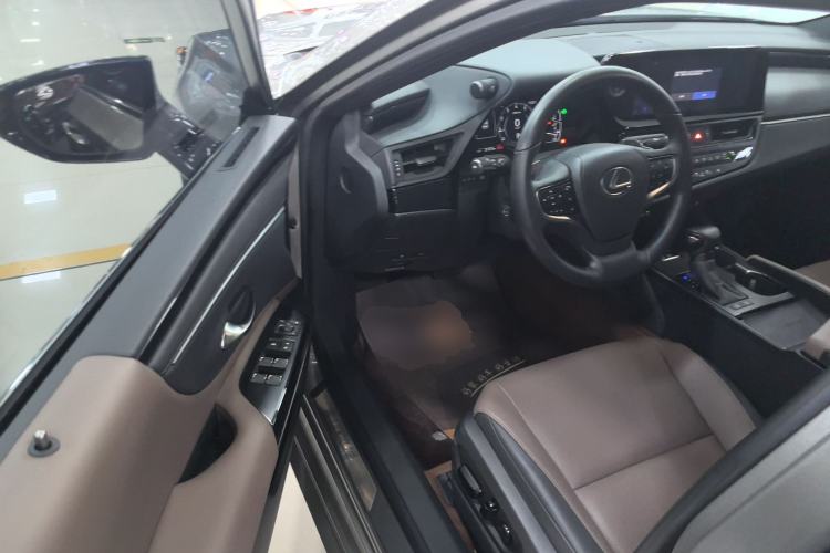 Used Lexus ES 2023 200 Excellence Edition Driver Seat