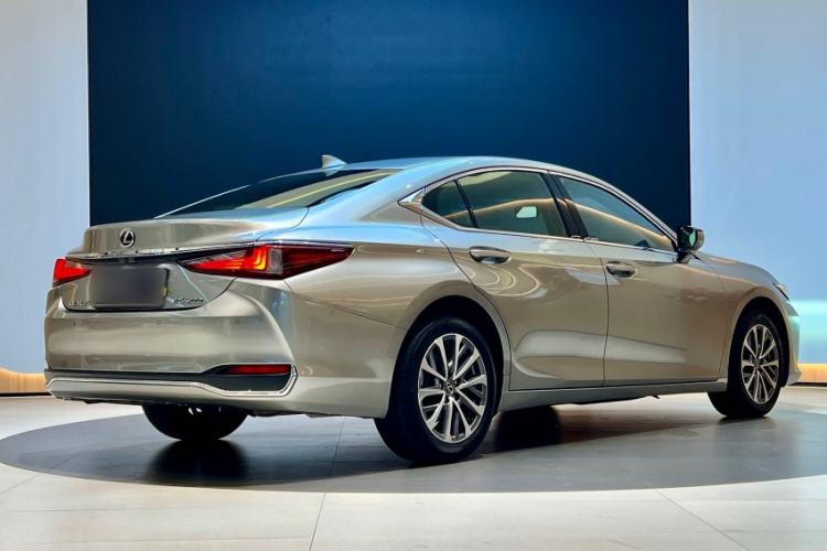 Used Lexus ES 2023 200 Excellence Edition Exterior 10