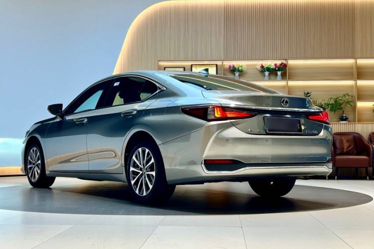 Used Lexus ES 2023 200 Excellence Edition Exterior 2