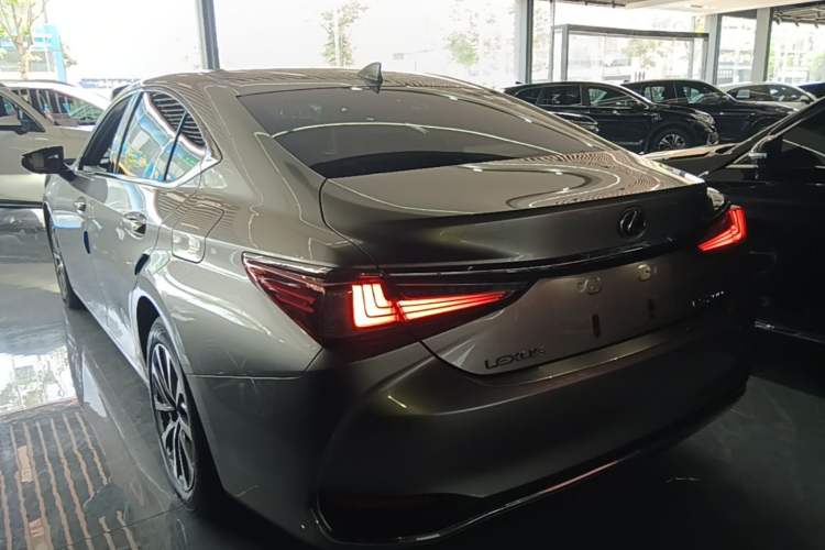 Used Lexus ES 2023 200 Excellence Edition Exterior 2