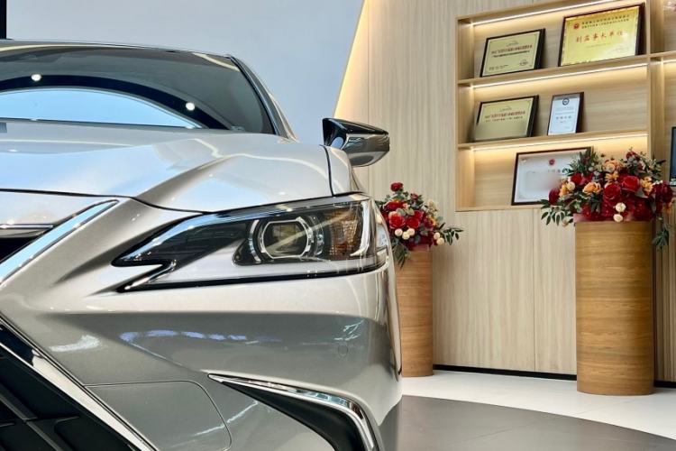 Used Lexus ES 2023 200 Excellence Edition Exterior 3